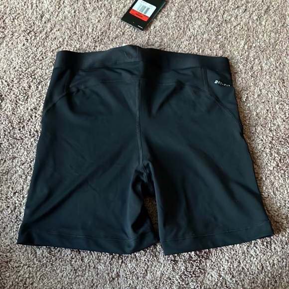 nike training shorts - Picture 2 of 3